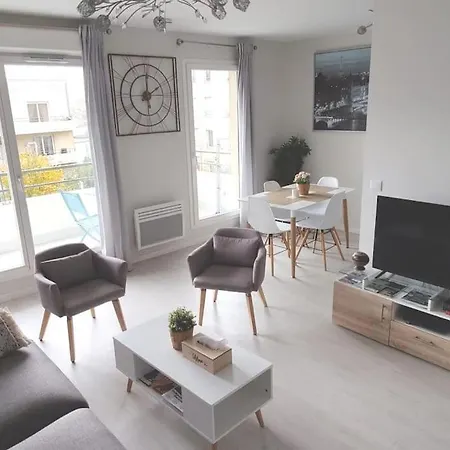 At Only A Few Steps From Stade De France And 10 Min From Rer-b Apartment